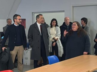 Il sindaco Giuseppe Sala e l'assessore comunale al Welfare Lamberto Bertolé in vista al centro di accoglienza di via Sammartini